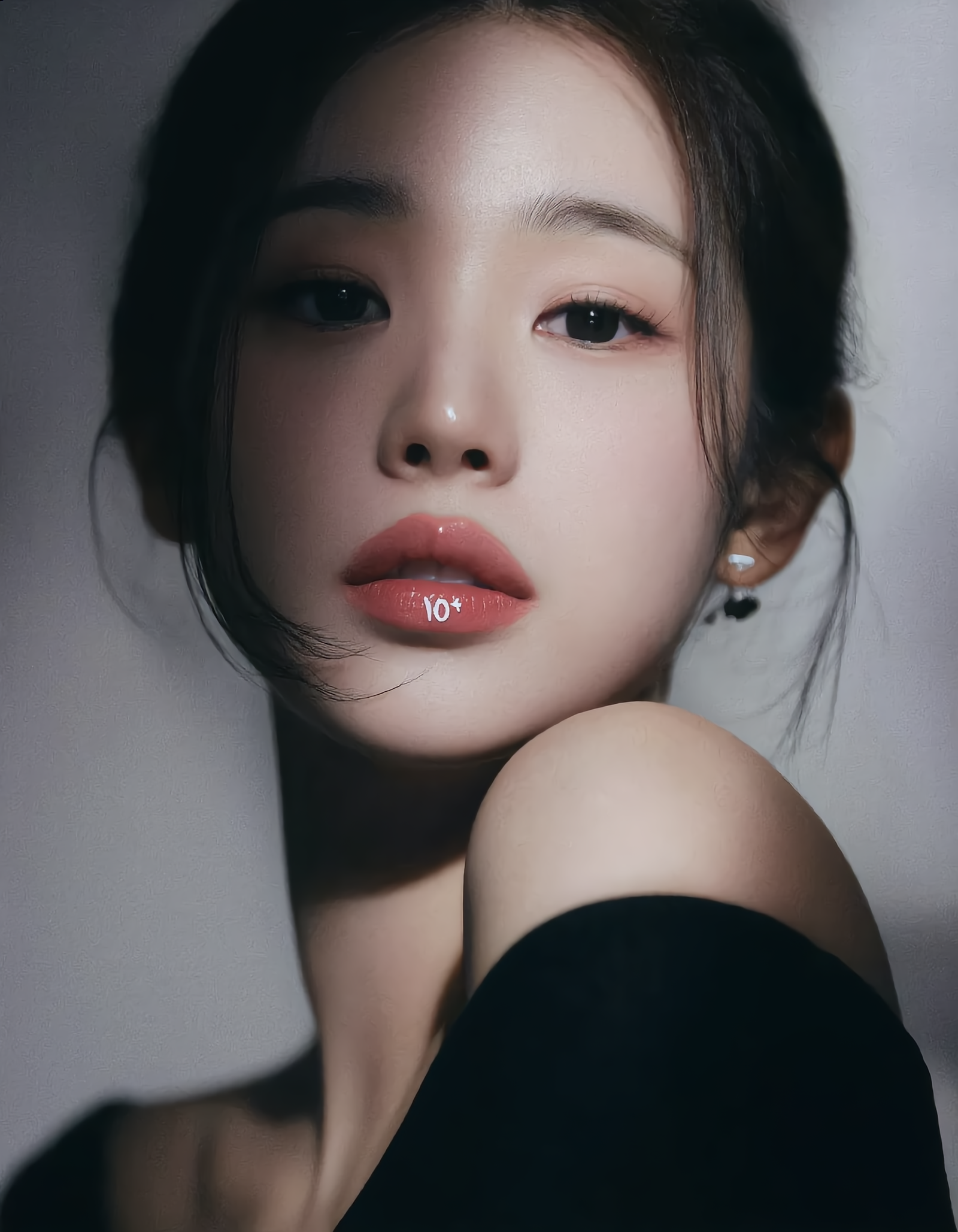 3x4_A_glamorous_Korean_woman_making_ (5)